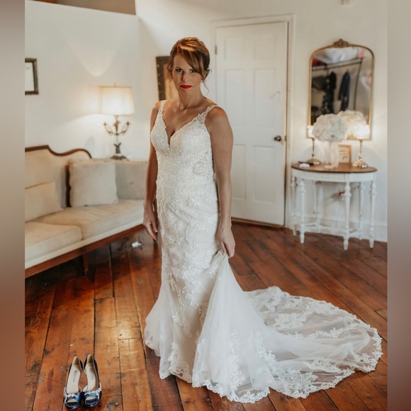 Bridal Wedding Gown Fit and Flare - Picture 7 of 8